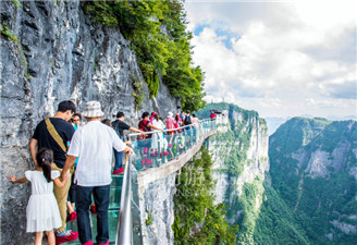 各地的旅游景點,玻璃棧道到底安全嗎？